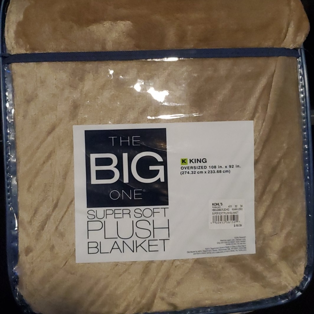 Super plush king sized blanket. New in package